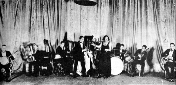  Wilbur Sweatman and His Acme Syncopators, 1923: Maceo Jefferson, Ralph Esudero, Duke Ellington, Wilbur Sweatman, Flo Dade, Sonny Greer, Ian Anderson, Otto Hardwick.
